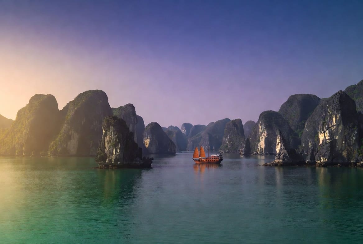 Ha Long Bay Day Trip or Overnight Cruise?